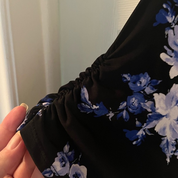 Torrid size 1 blue floral wrap dress - Picture 11 of 11